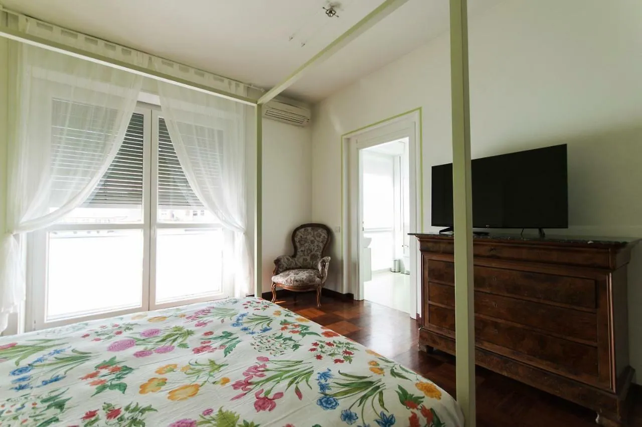 米兰Luxurious 4Bdr Penthouse Near Duomo Cathedral公寓